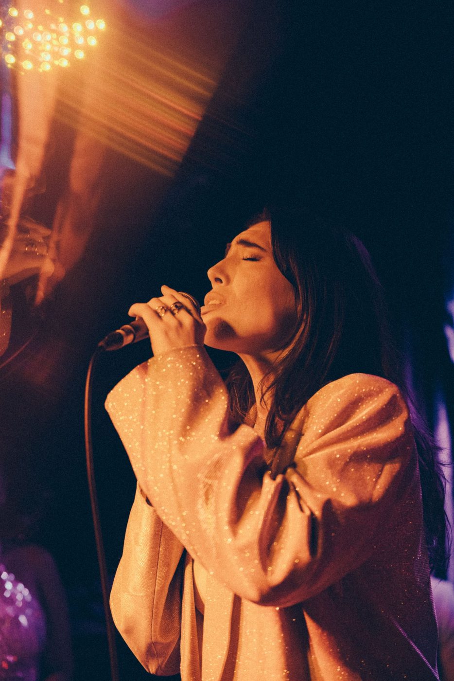 Jess Fairlie singing live